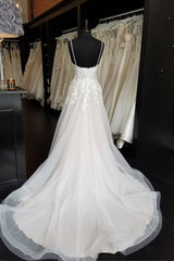 A-Line Lace Beach Wedding Dresses Sleeveless V-neck Tulle Applique