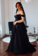 A Line Lace Gothic Black Wedding Dresses for Bride with Veil Free - MyChicDress