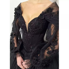 Gothic Black Boho Wedding Dresses Bubbles Sleeves V Neck Lace Appliques