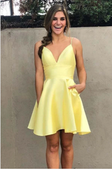 A-line Short Yellow Homecoming Dresses V-neck Party Dress with Pockets - MyChicDress